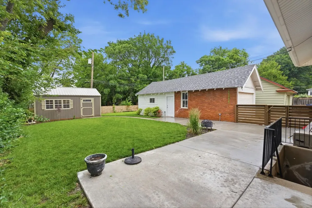 3226 E Country Club Place Wichita KS 67208
