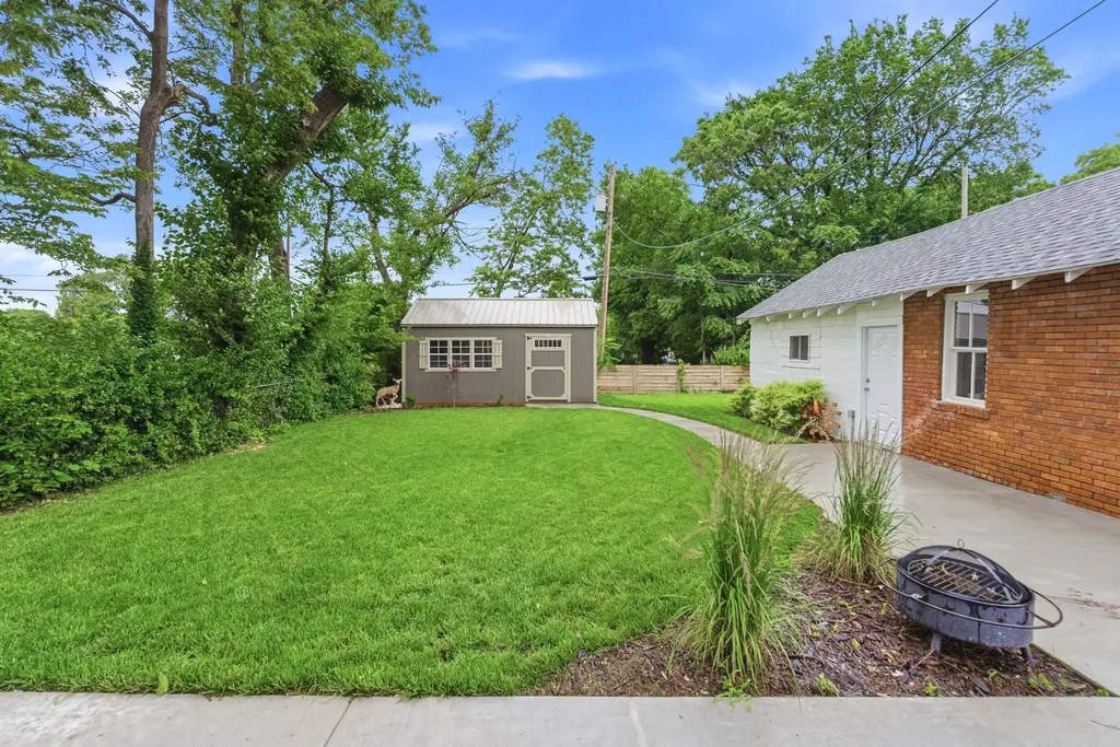 3226 E Country Club Place Wichita KS 67208