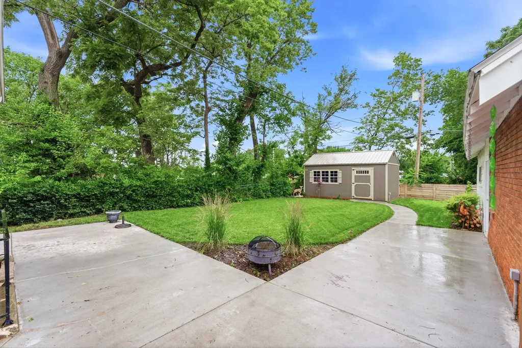 3226 E Country Club Place Wichita KS 67208
