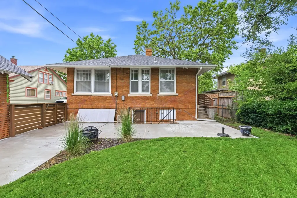 3226 E Country Club Place Wichita KS 67208