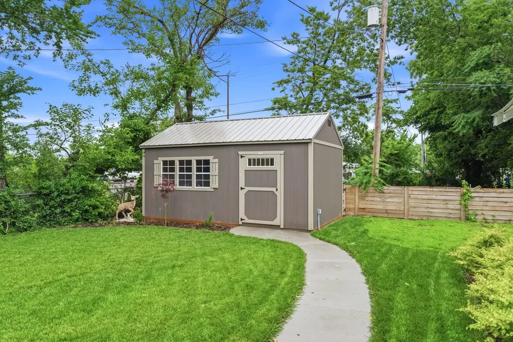 3226 E Country Club Place Wichita KS 67208
