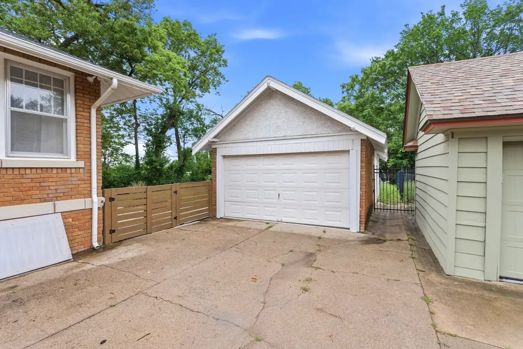 3226 E Country Club Place Wichita KS 67208