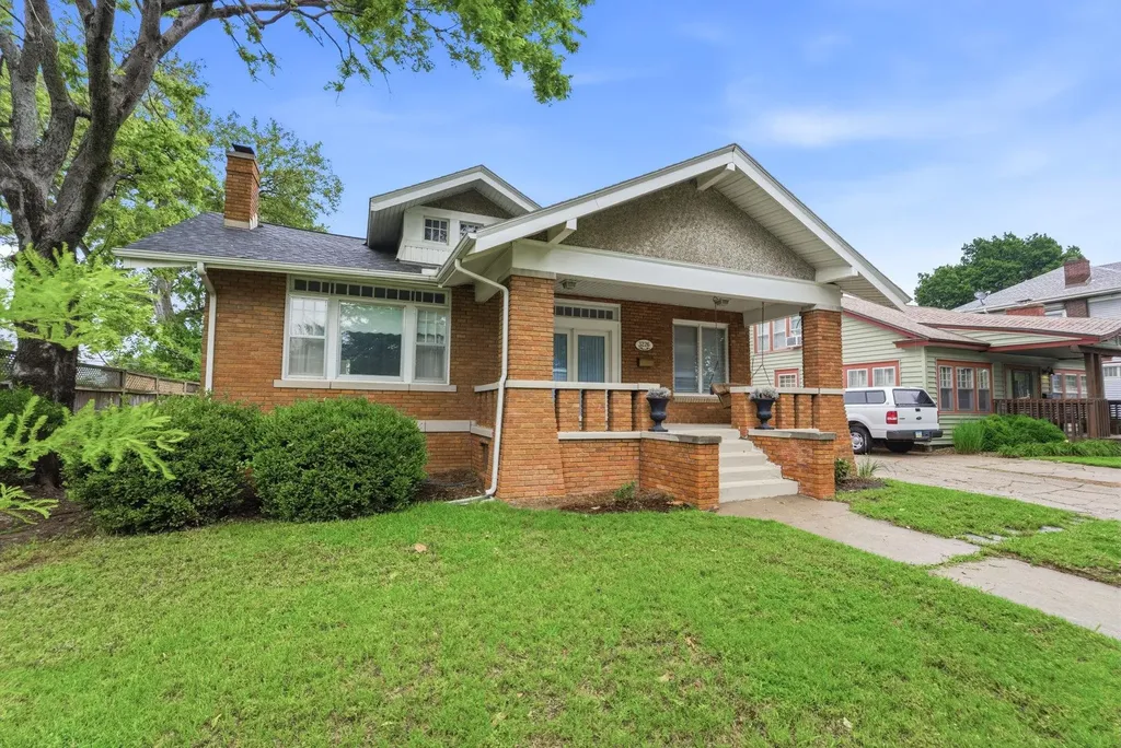 3226 E Country Club Place Wichita KS 67208