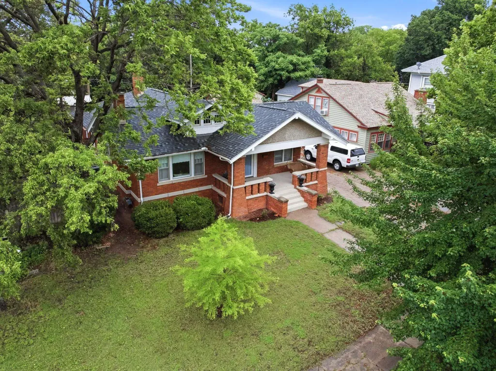 3226 E Country Club Place Wichita KS 67208