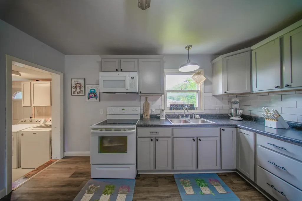 213 E Radio Lane Arkansas City KS 67005