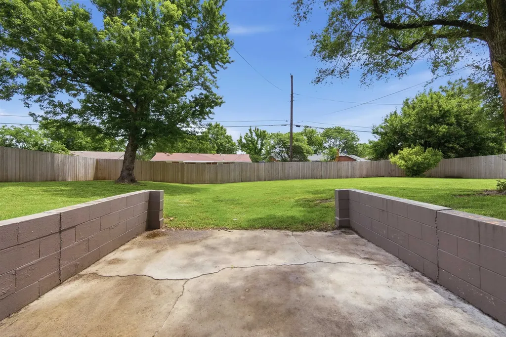 5919 Memphis Street Bel Aire KS 67220