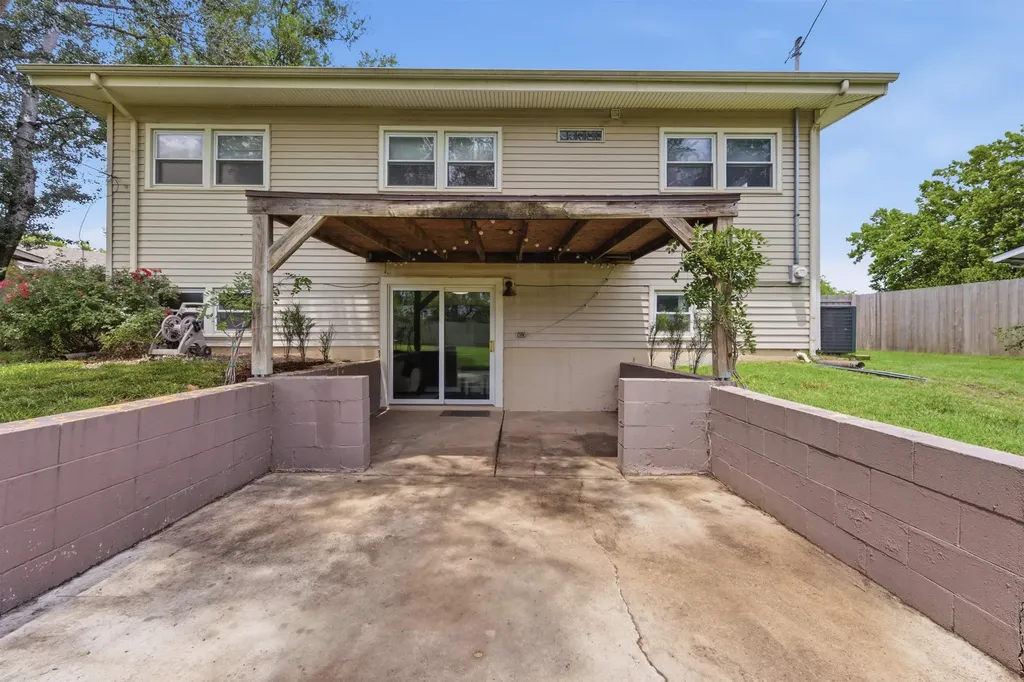 5919 Memphis Street Bel Aire KS 67220