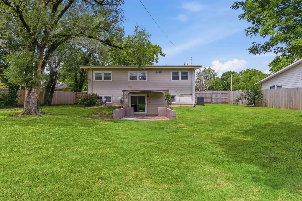 5919 Memphis Street Bel Aire KS 67220