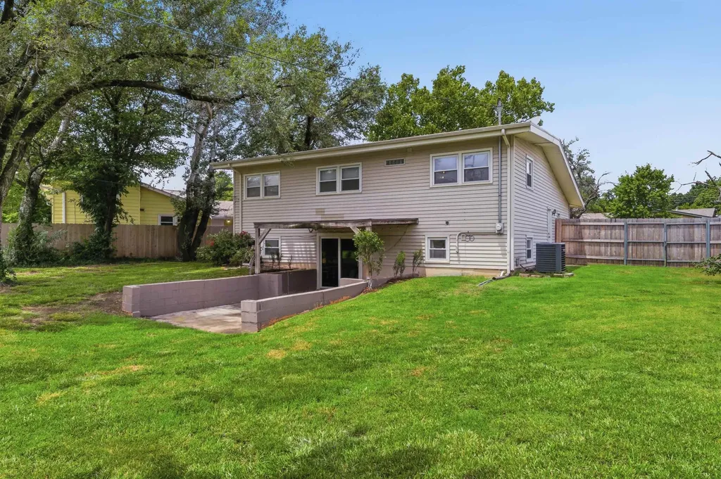 5919 Memphis Street Bel Aire KS 67220