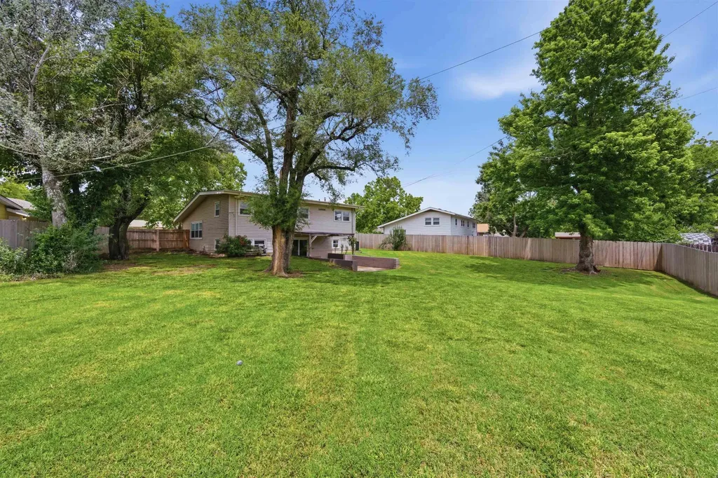 5919 Memphis Street Bel Aire KS 67220