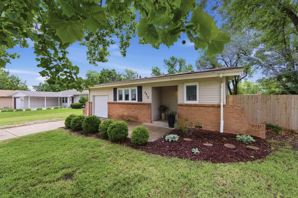 5919 Memphis Street Bel Aire KS 67220