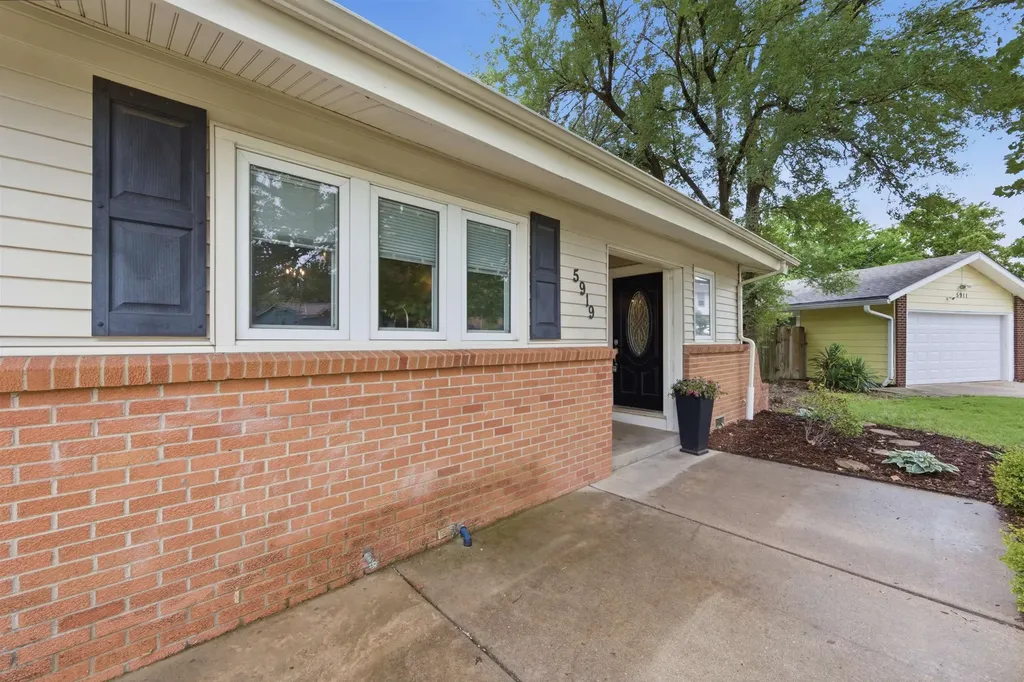 5919 Memphis Street Bel Aire KS 67220