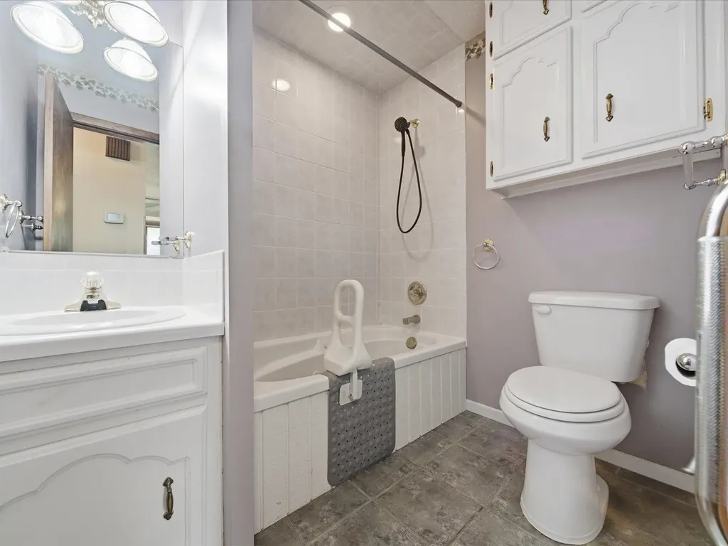 7321 W Suncrest Street Wichita KS 67212