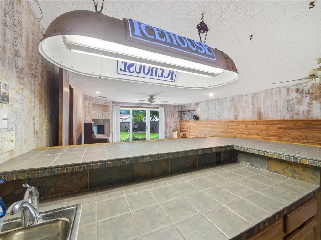 7321 W Suncrest Street Wichita KS 67212