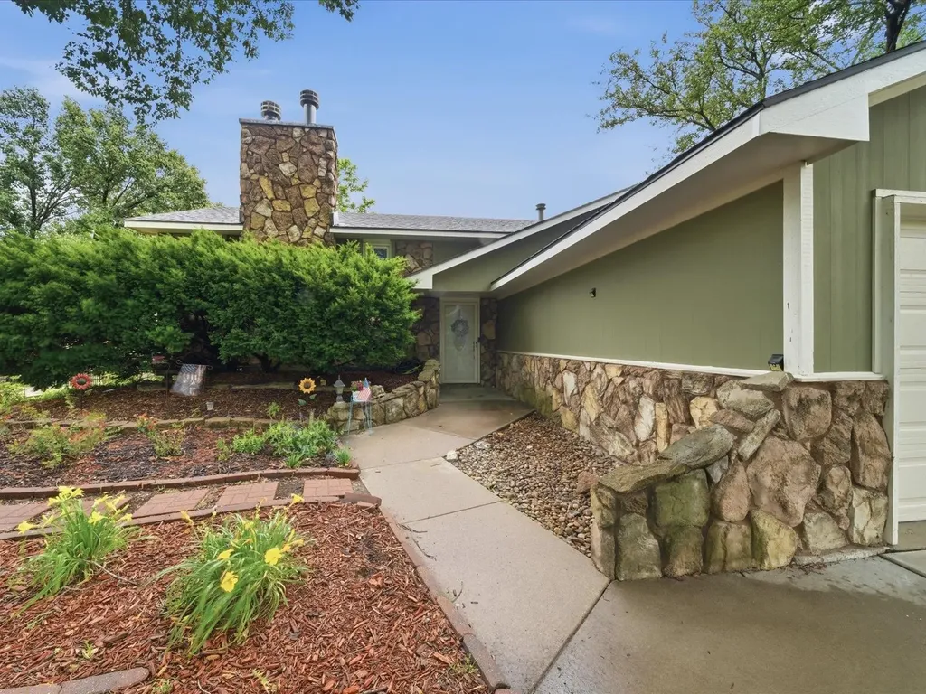 7321 W Suncrest Street Wichita KS 67212