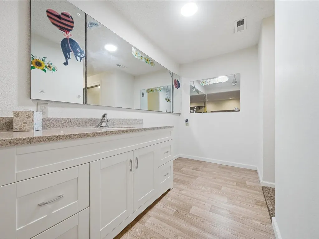 7321 W Suncrest Street Wichita KS 67212