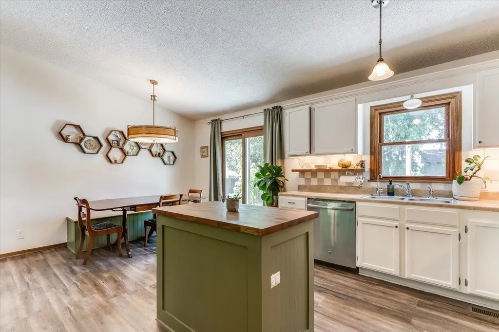 2456 N Ridgewood Court Wichita KS 67220
