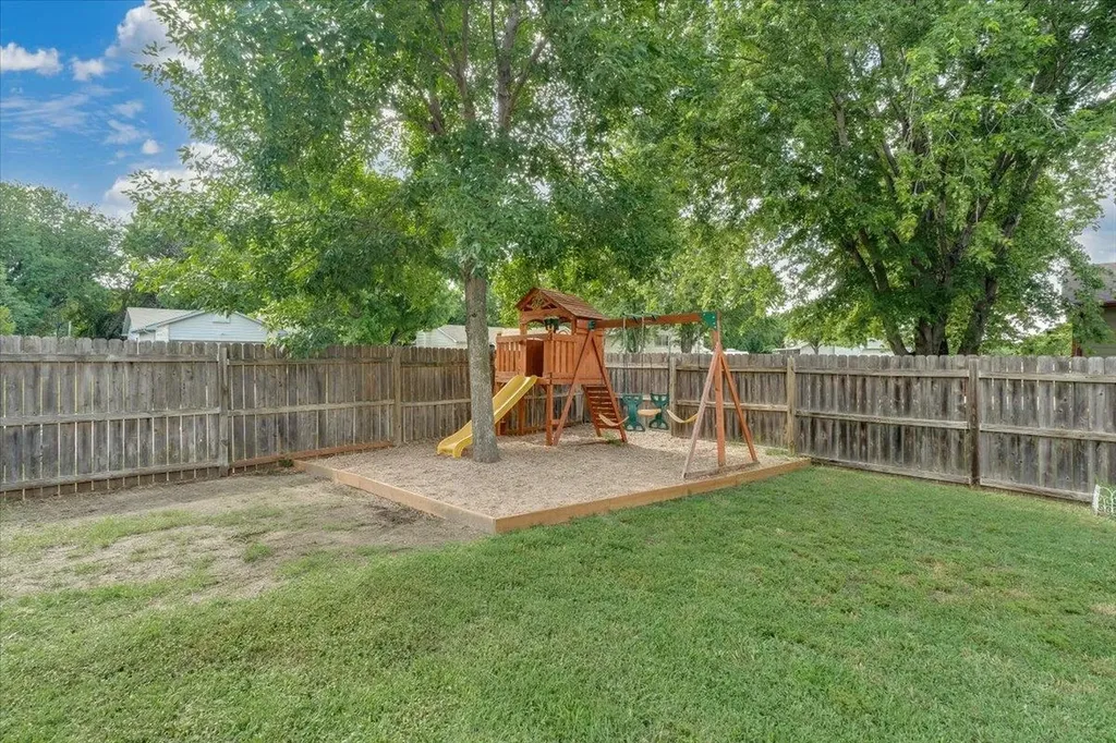 2456 N Ridgewood Court Wichita KS 67220