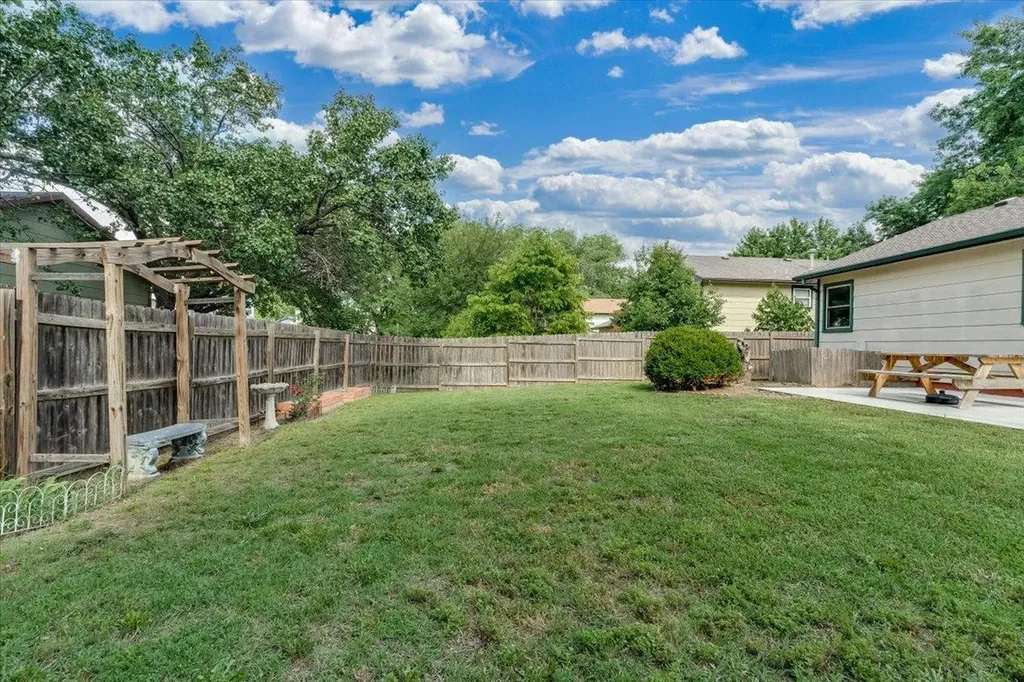 2456 N Ridgewood Court Wichita KS 67220
