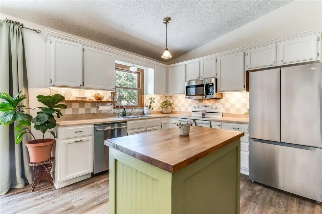 2456 N Ridgewood Court Wichita KS 67220