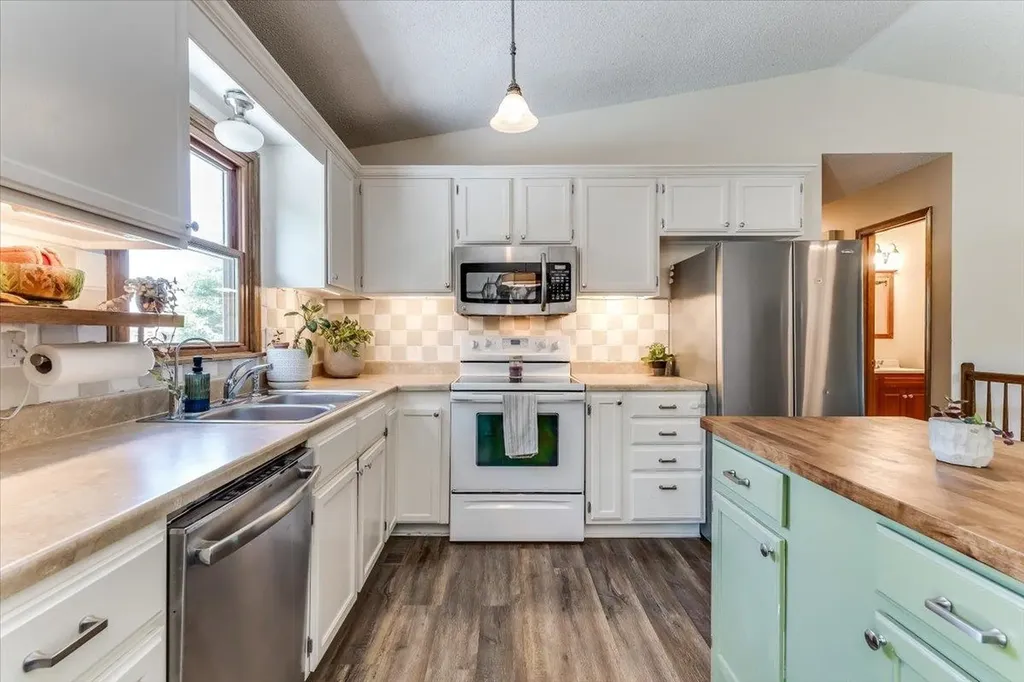 2456 N Ridgewood Court Wichita KS 67220
