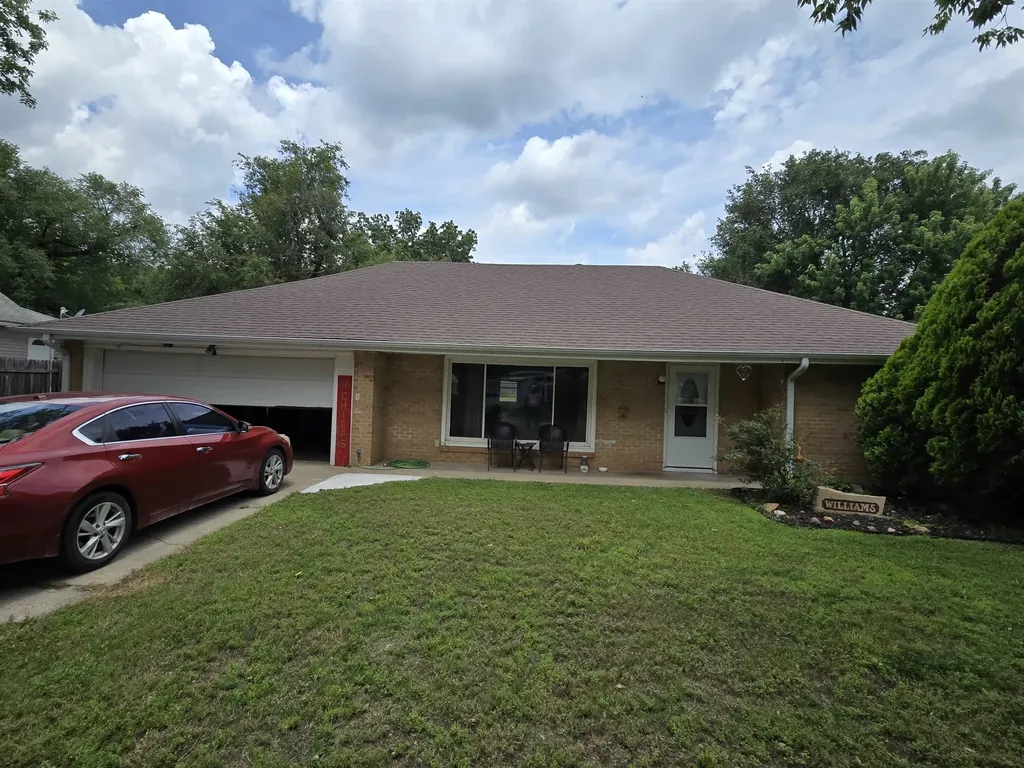 1816 E 8th Avenue Winfield KS 67156