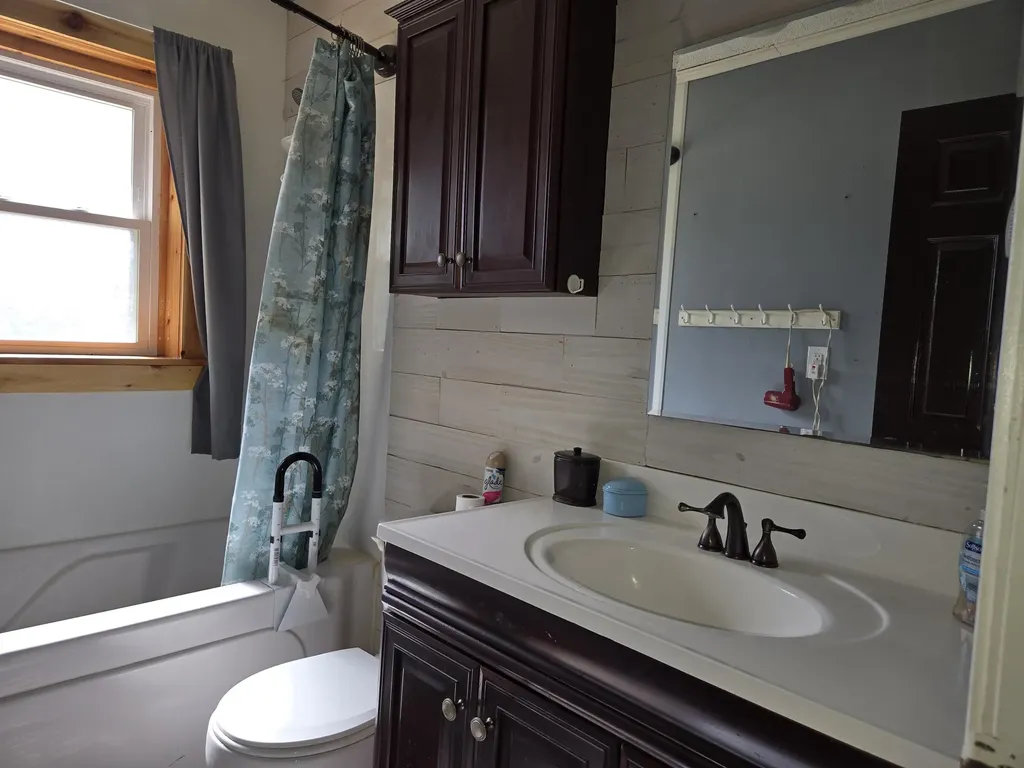1816 E 8th Avenue Winfield KS 67156