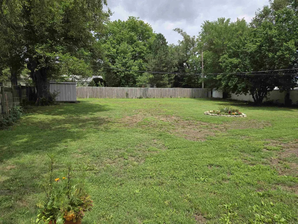 1816 E 8th Avenue Winfield KS 67156