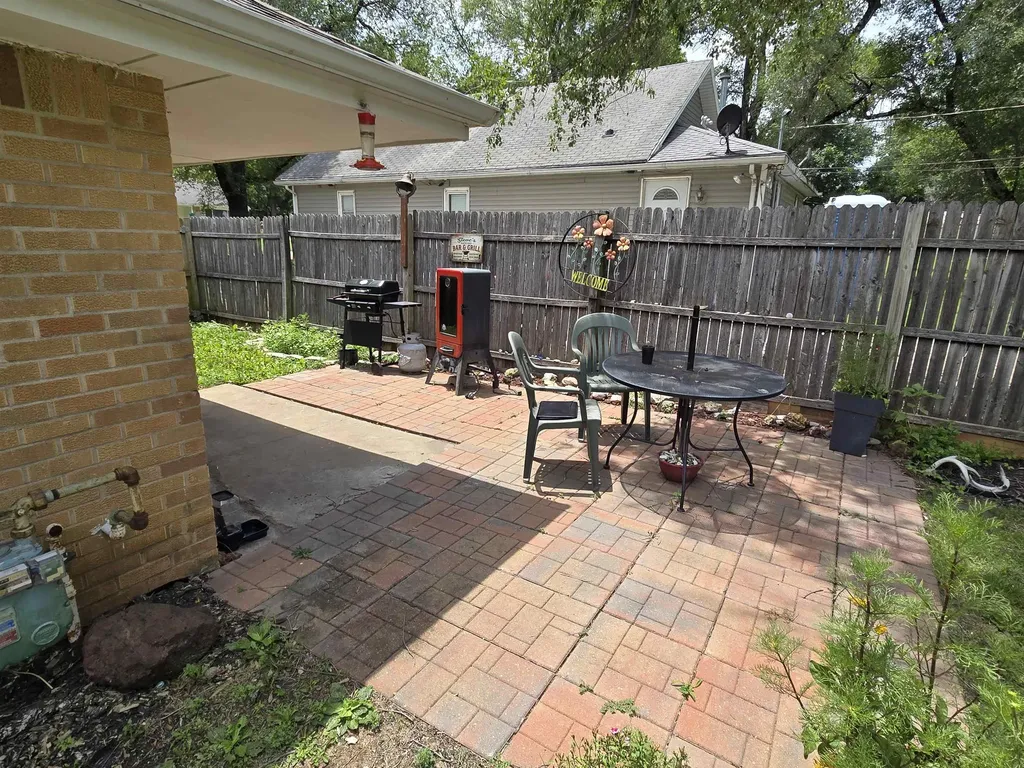 1816 E 8th Avenue Winfield KS 67156