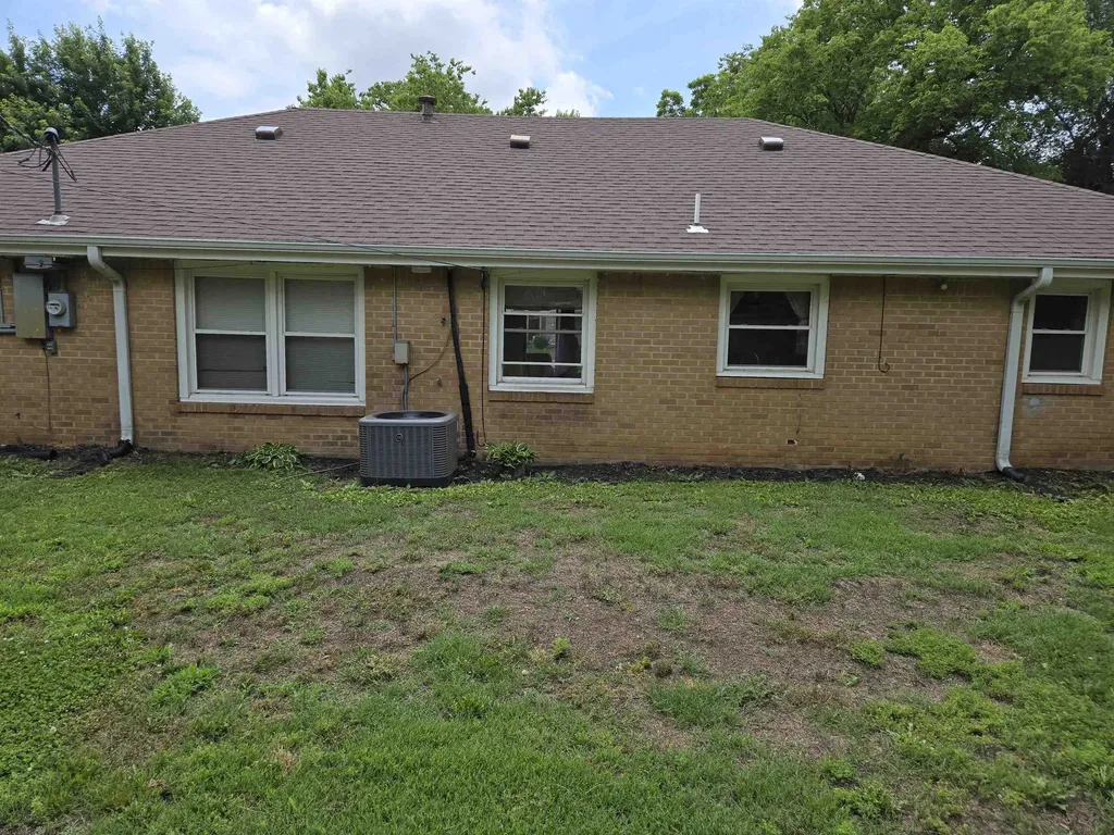 1816 E 8th Avenue Winfield KS 67156