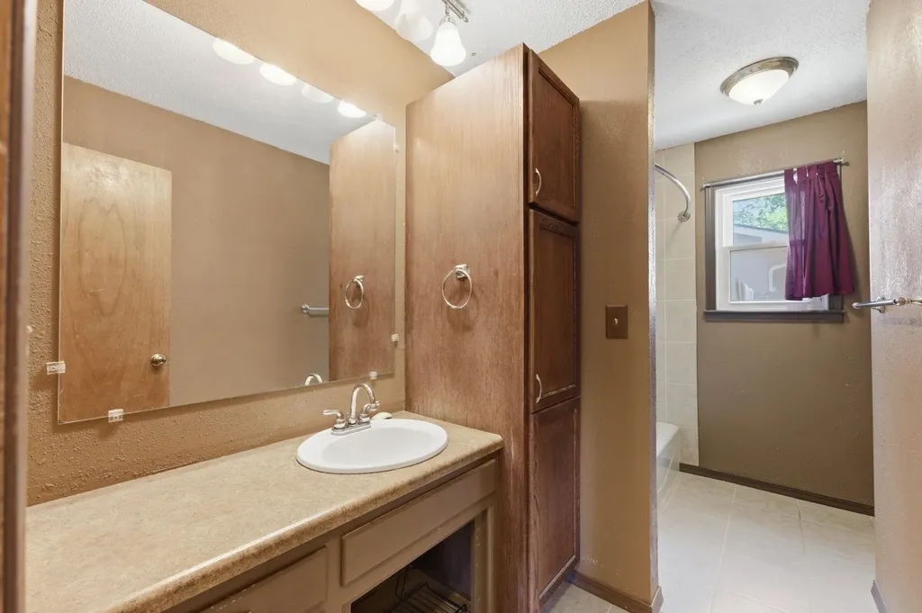 337 N Tracy Wichita KS 67212