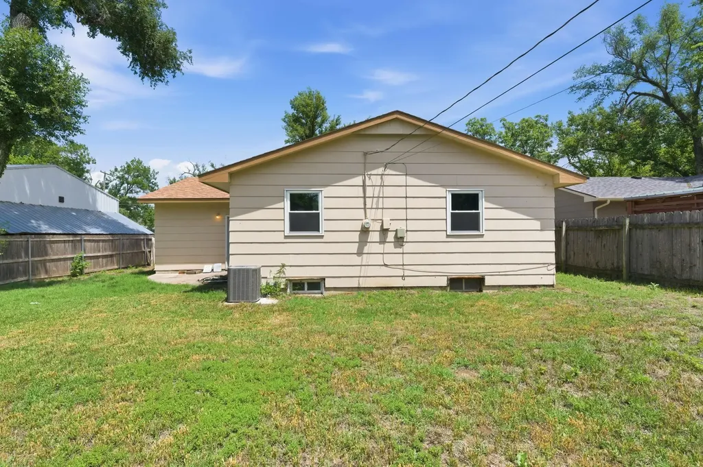 337 N Tracy Wichita KS 67212