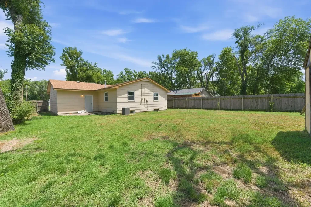 337 N Tracy Wichita KS 67212