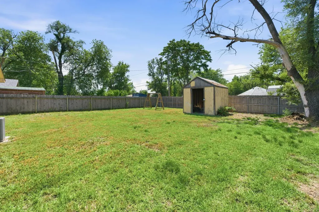 337 N Tracy Wichita KS 67212