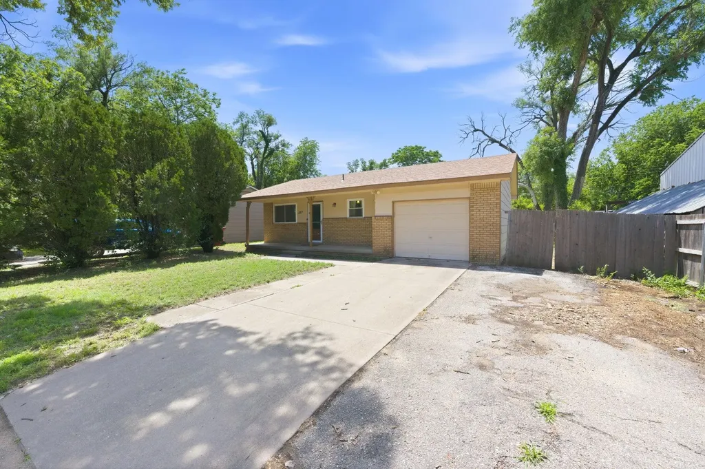 337 N Tracy Wichita KS 67212