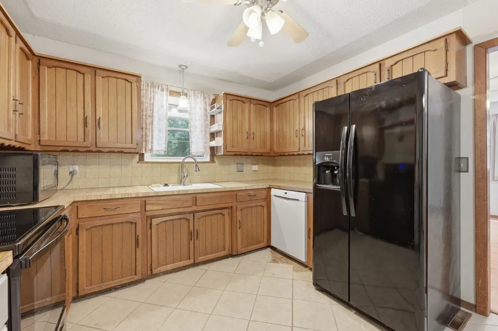 337 N Tracy Wichita KS 67212