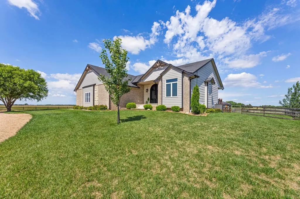6750 S Hertzler Road Halstead KS 67056-9407