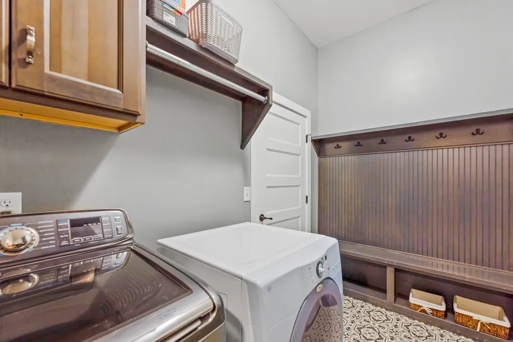 6750 S Hertzler Road Halstead KS 67056-9407