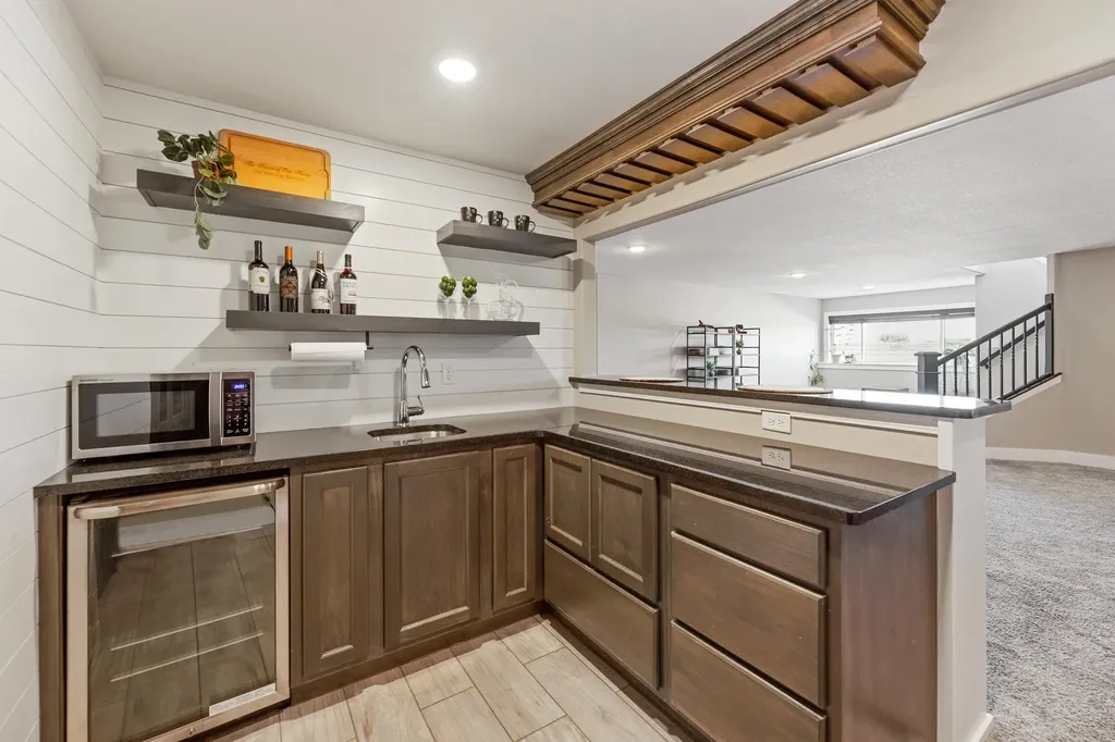6750 S Hertzler Road Halstead KS 67056-9407