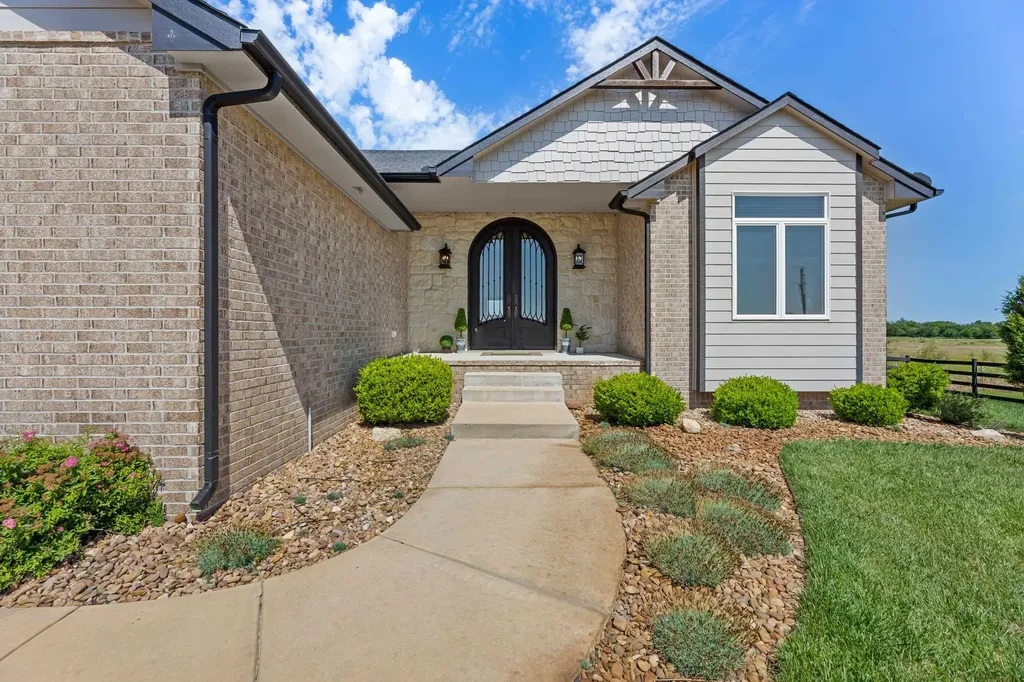 6750 S Hertzler Road Halstead KS 67056-9407
