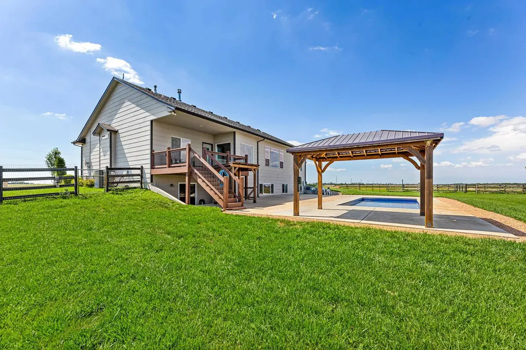6750 S Hertzler Road Halstead KS 67056-9407