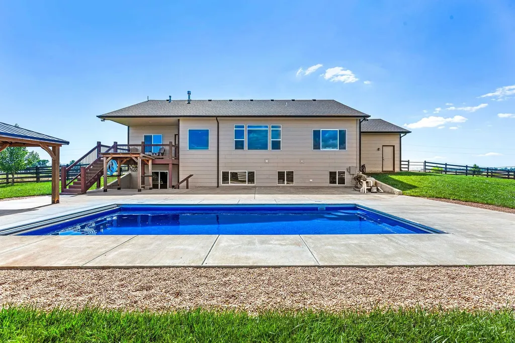 6750 S Hertzler Road Halstead KS 67056-9407