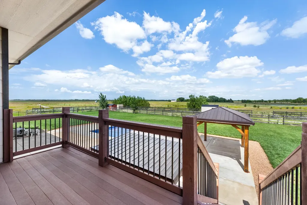6750 S Hertzler Road Halstead KS 67056-9407