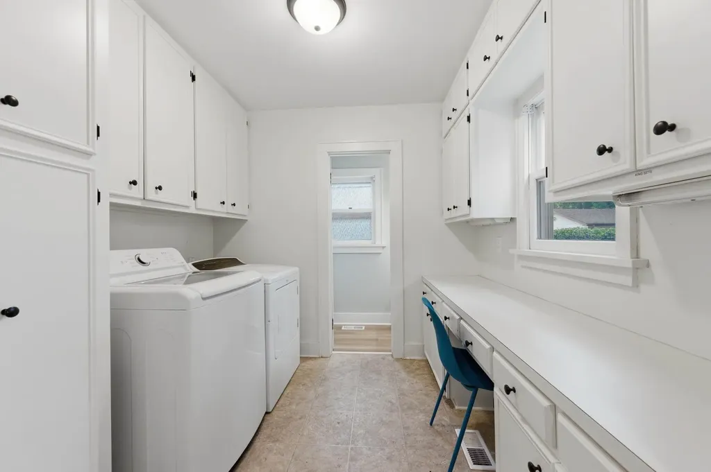 627 N Pershing Wichita KS 67208