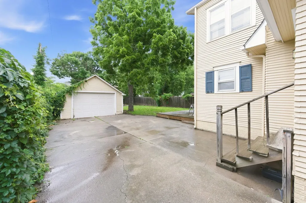 627 N Pershing Wichita KS 67208