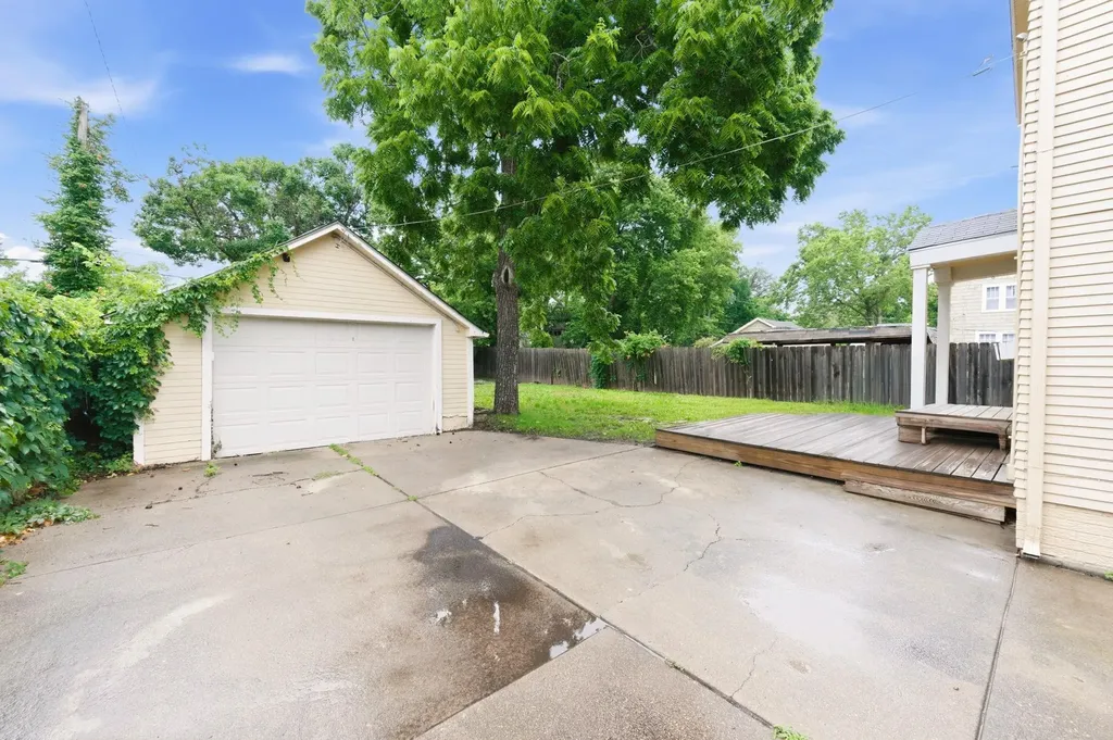 627 N Pershing Wichita KS 67208