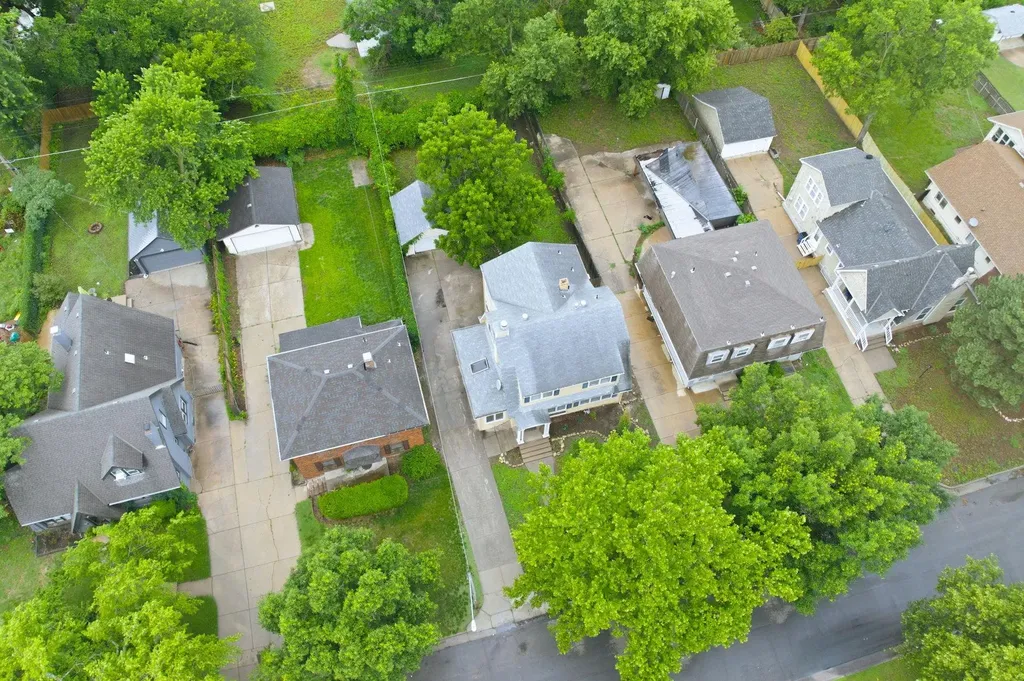 627 N Pershing Wichita KS 67208