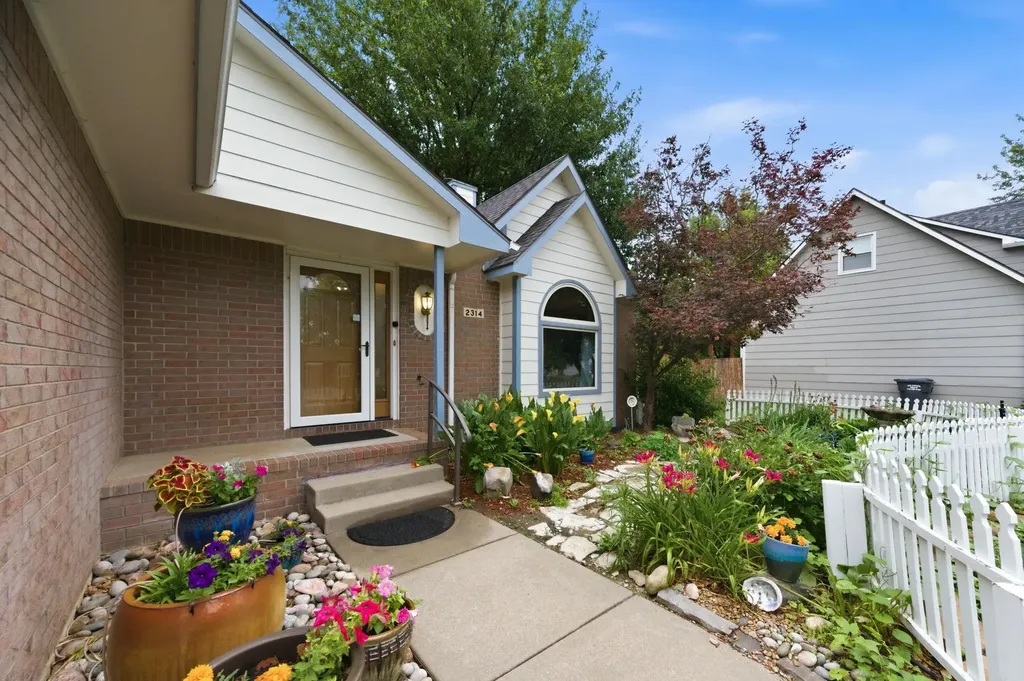 2314 N Amarado Street Wichita KS 67205-6720