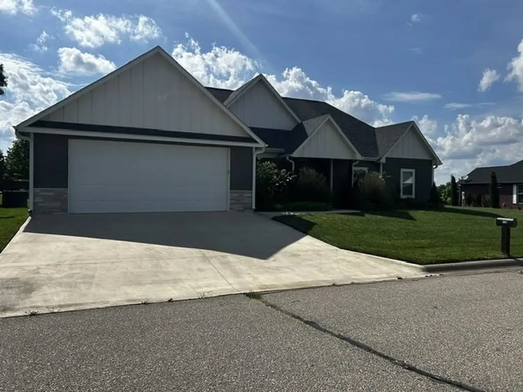 104 Castle Pines Drive Arkansas City KS 67005
