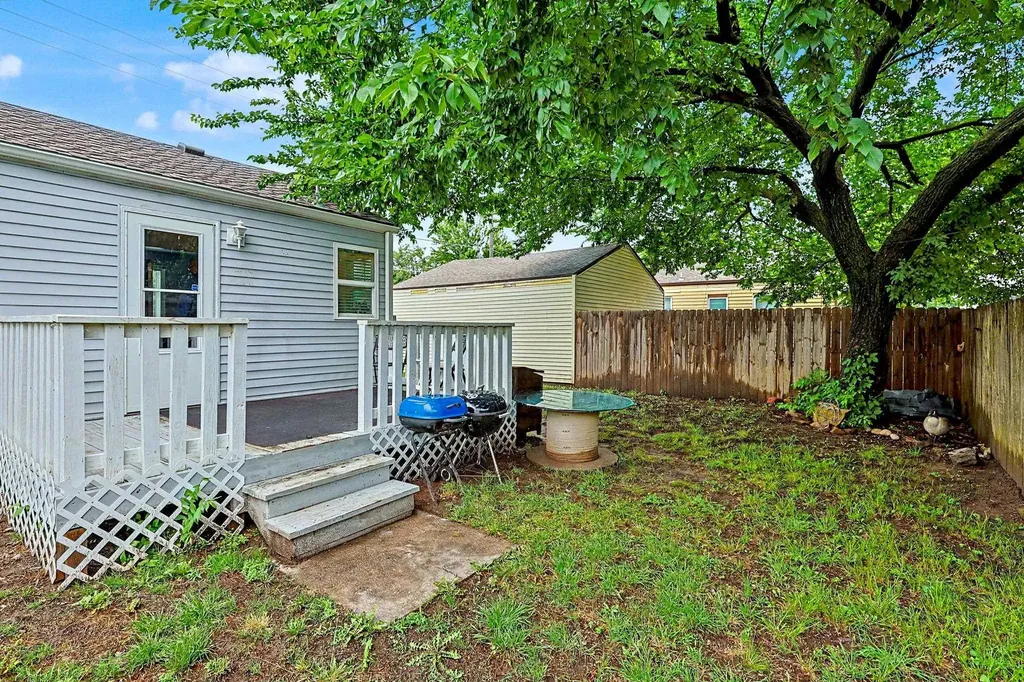 321 E Kinkaid Avenue Wichita KS 67211